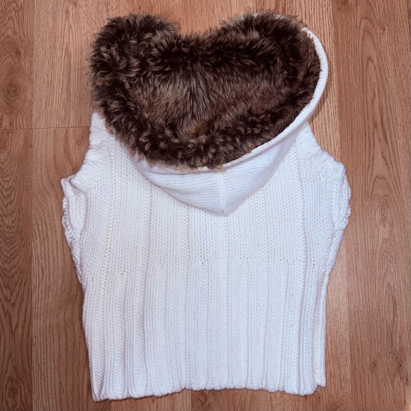 Daytrip Vintage Y2K White Knit Sweater Vest with Faux Fur Hood - Picture 3 of 5